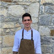 Ciao! Sono Gabriele, sono pronto a diffondere con voi la mia passione per la cucina e a condividere la mia esperienza